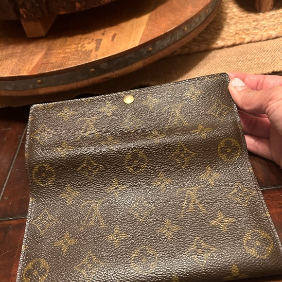 Authentic Louis Vuitton Monogram Portefeiulle Sarah long bifold wallet. - Picture 15 of 15